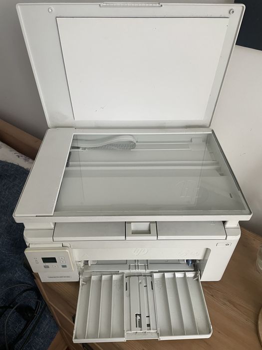 Продам принтер HP LaserJet Pro MFP130a