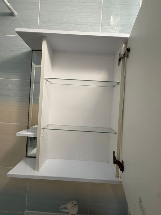 Тумба с зеркалом в ванну