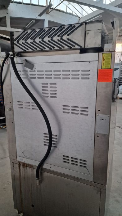 Немски конвектомат-фурна Wieseu със стойка и пароуловител