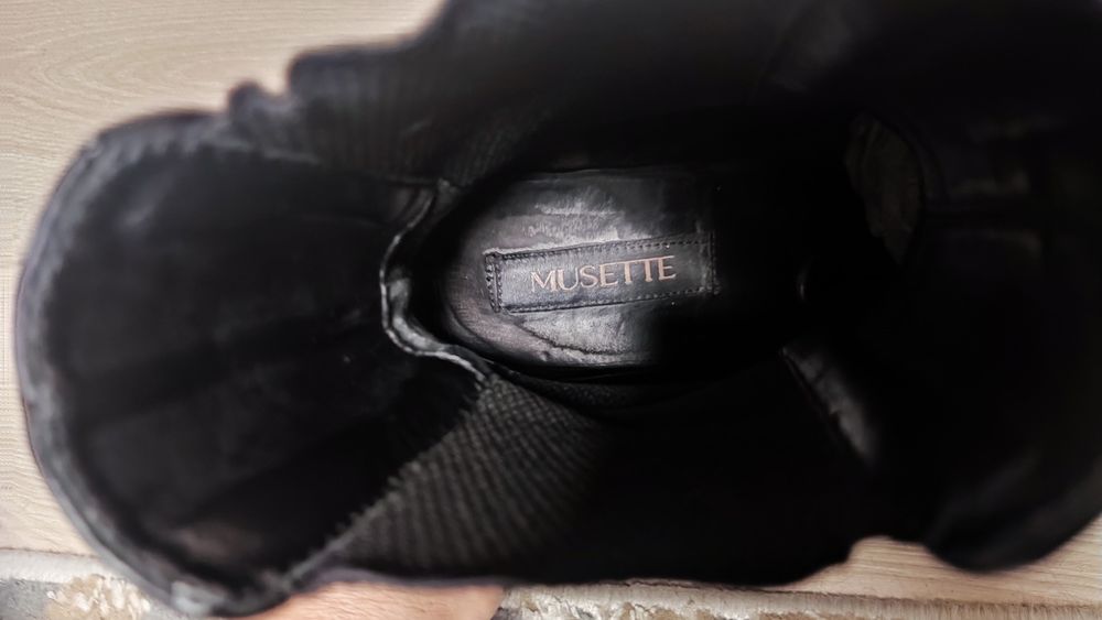 Musette Ефектни кожени боти