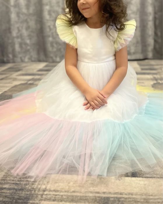 Платье пышное белое