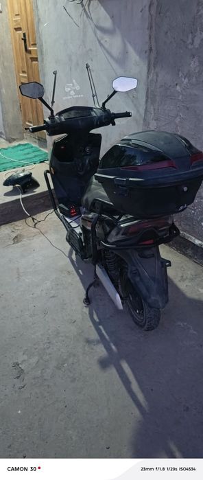Elektron skuter moped