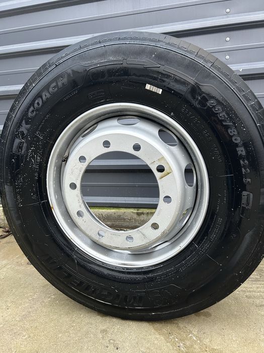 295/80/22,5 Michelin  directie