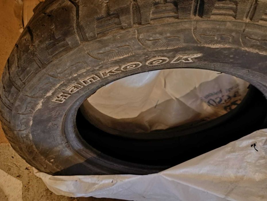 Продам Б/У резину. на 17.