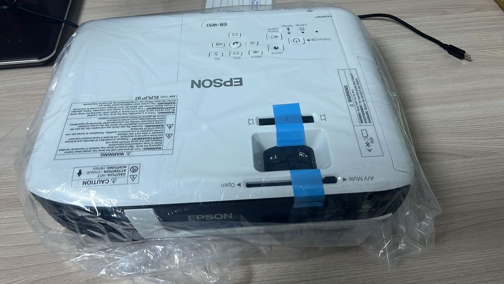 Яркий проектор Epson EB-W51 — новый!