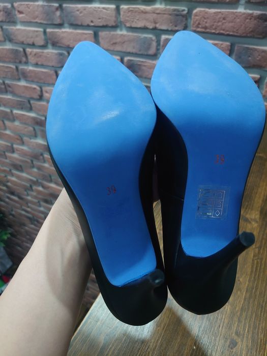 Pantofi stiletto piele noi nouți negri
