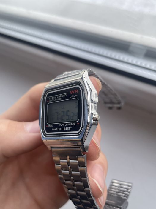 Продам кварцевые часы