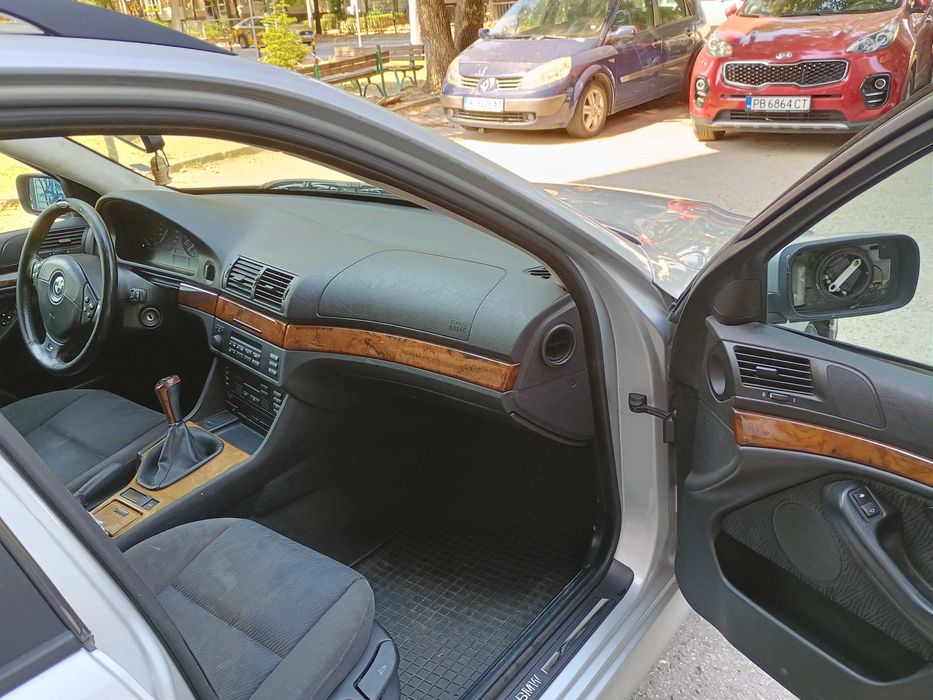 Лек автомобил BMW523i