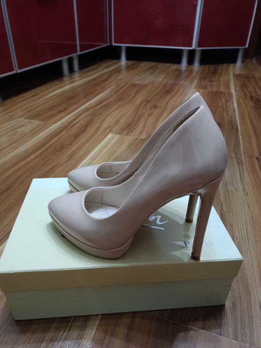 Продам туфли и сапоги