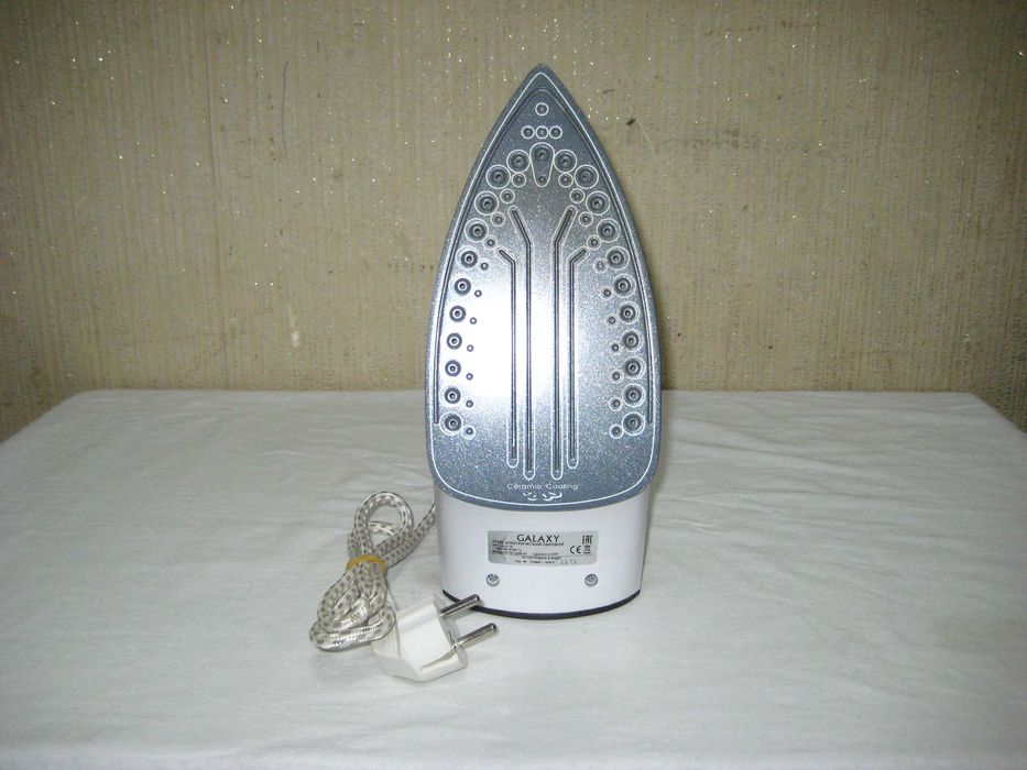Утюг GALAXY 2200W харошим рабочим состоянии!