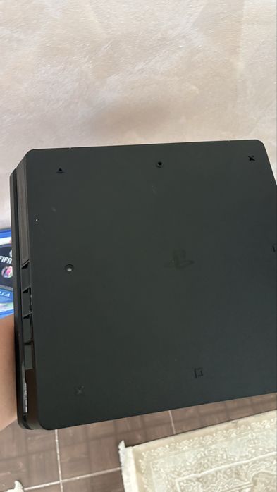 Se vinde ps4 slim si xbox one s