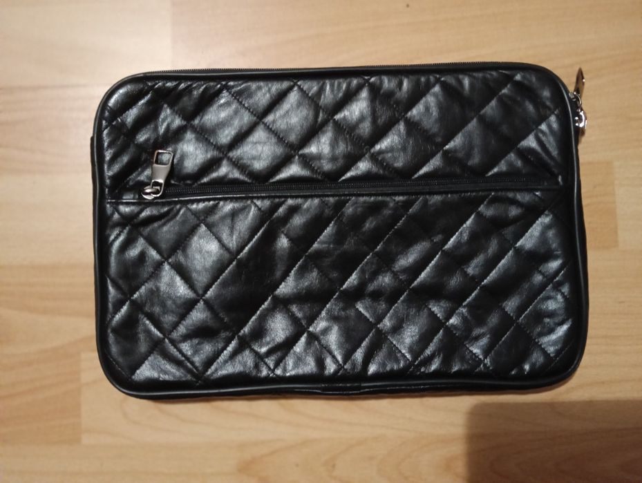 Huse  gri pentru laptop și neagră pentru tabletă