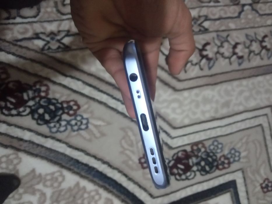 Redmi 9 (64)gb li Hamma joyi ishledi karobka yo ayfon 8 yo 7+  obmen