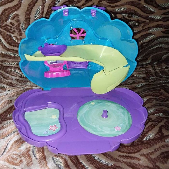 Домик пластиковый