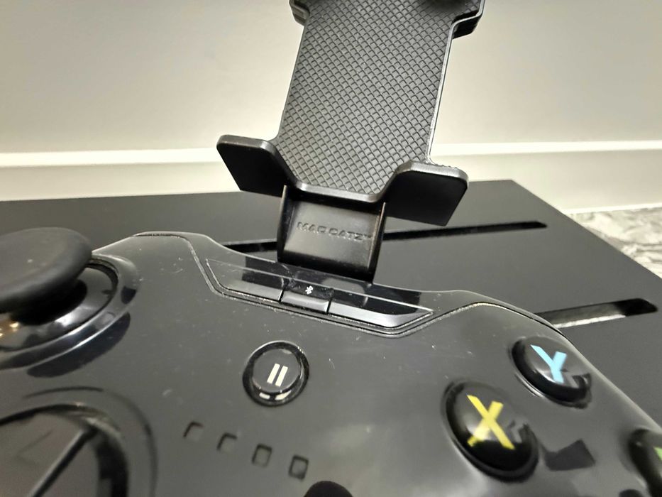 Гейминг джойстик MadCatz за смартфон