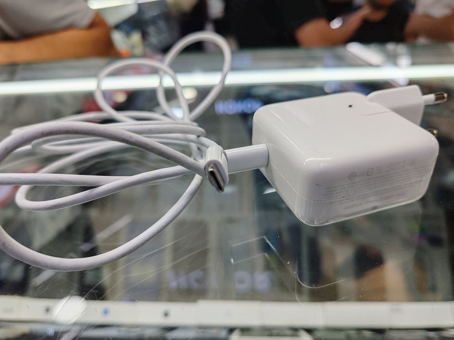 MacBook Air M1 8/256 xolati yangidek garantiyasi bor