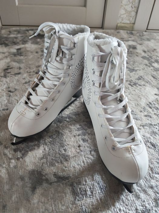 Продам коньки 40-41 размера