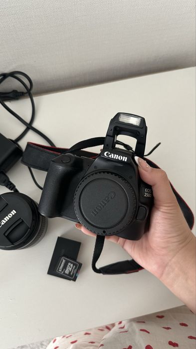 Продажа фотоаппарата Canon EOS 250D