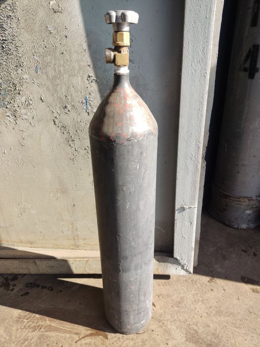 Баллоны под аргон, углекислоту.