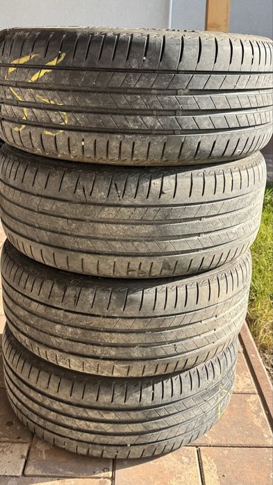 Vand  2 seturi  anvelope vara  BRIDGESTONE r18 si HANKOOKr19