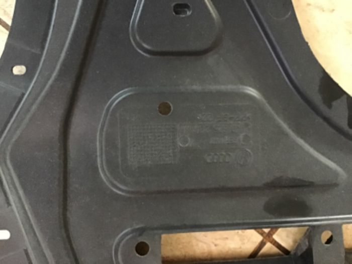 Vând scut motor Volkswagen