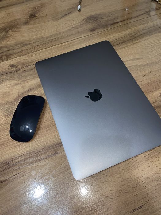 Продам MacBook Pro +мышка apple черная 13 [2018] 4 Thunderbolt i5 8GB