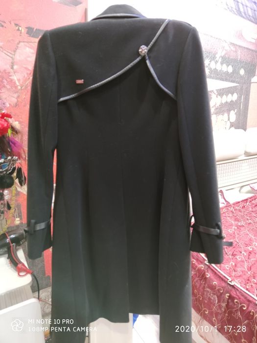 Пальто черного цвета