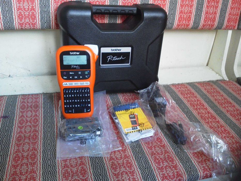 Aparat de Etichetat Brother Touch-PT-E110VP+++