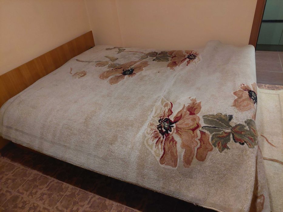 Продавам китеници и килим