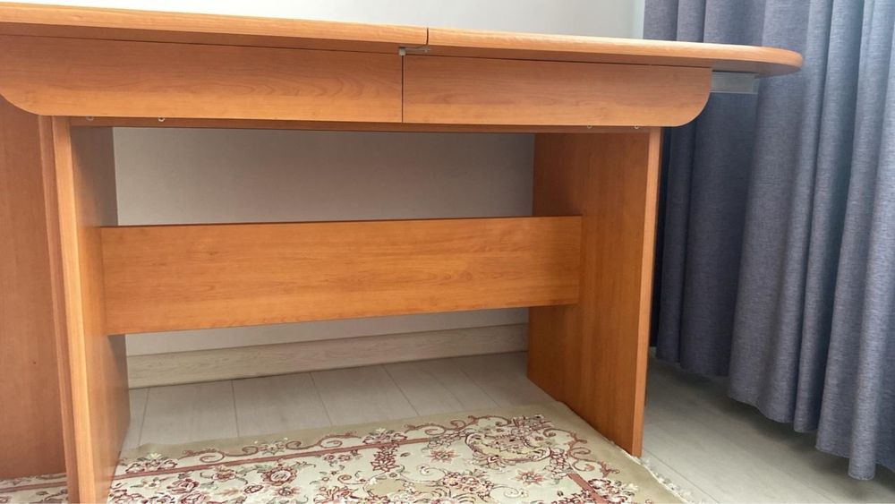 Большой стол для зала