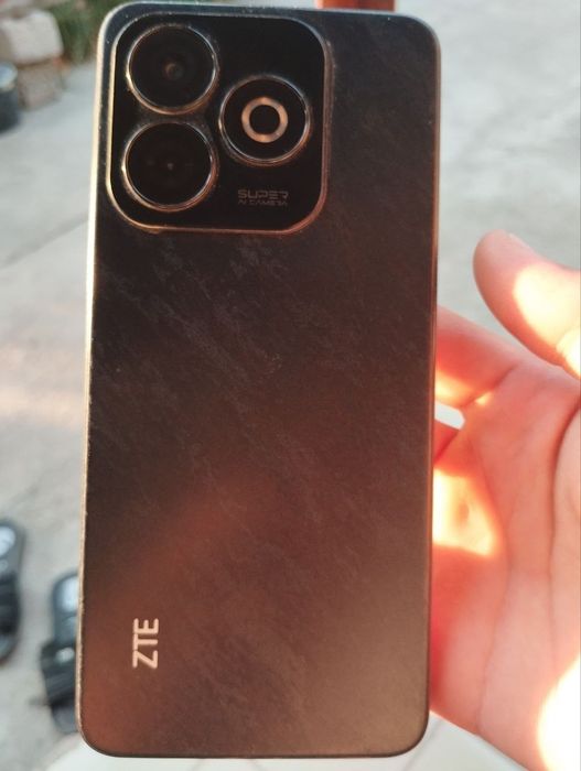 ZTE BLADE A75 srochna sotiladi