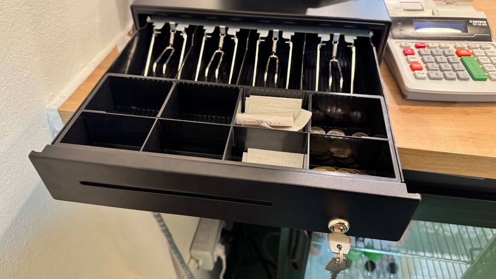 Vand sertar metalic bani, folosit 3 luni