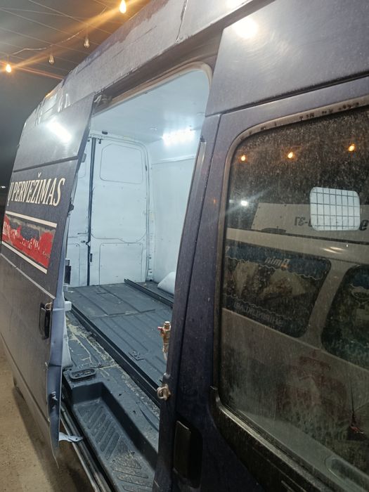 Ford sotiladi ISUZU mator 2006 y