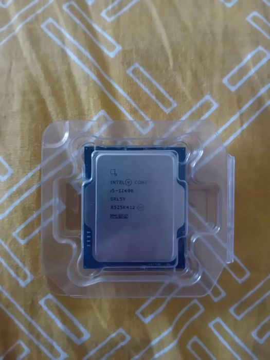 Precesor intel i5 12400 nou .