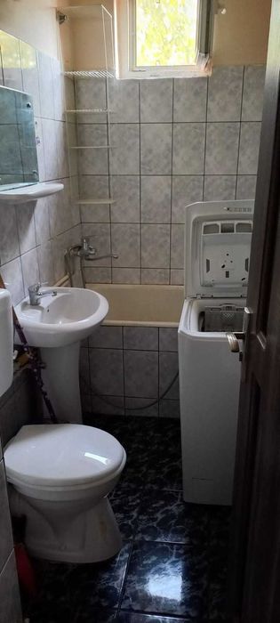 Închirierez apartament cu 2 camere