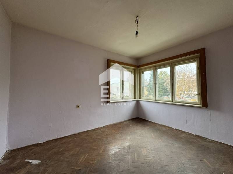 Продава се Тристаен апартамент в Силистра, Център - 76 кв.м за 727 €/кв.м - Снимка #3