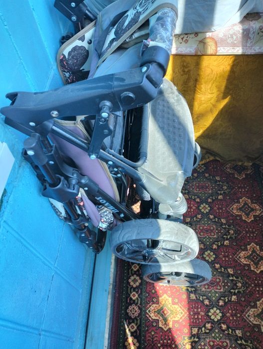 Продаю  коляску все сезонка