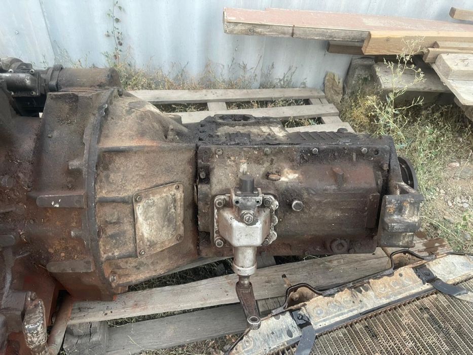 Продам двигатель с коробкой передач (б/у)