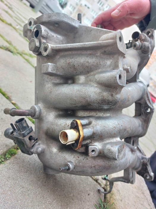 Всмукателен Колектор - Двигател: D16Z6 Honda Civic 6 (1992-1995)