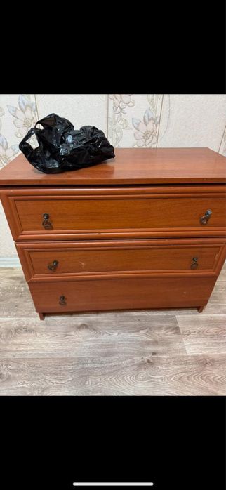 Тумбочка состояние среднее