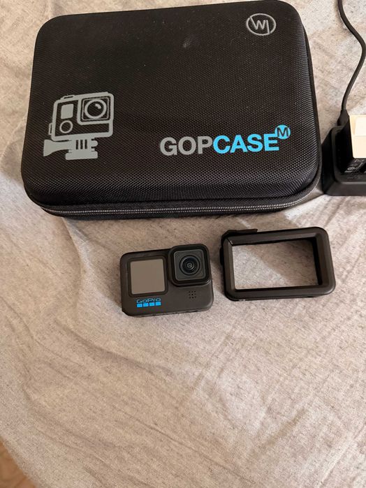 GoPro HERO 11 Black + Set Accesorii Cadou