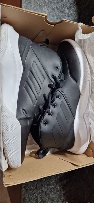 Маратонки Adidas и  Nike