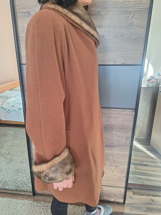 Дамско палто в кафяв цвят