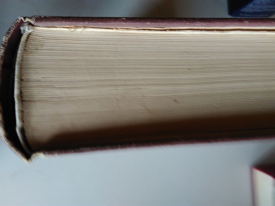 2 тома речници, Българо-френски и Френско-български.