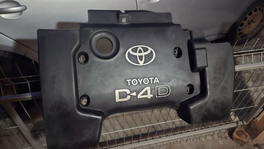 Capac motor Toyota Avensis T25 - D4D