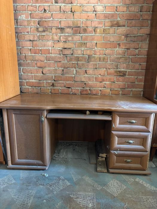 Продам стол офисный