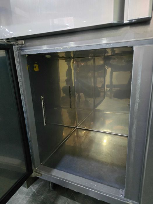 Холодильник 1000 литров. 2 секции на плюс и минус. 4 двери.