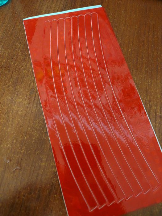 G'ildiraklar uchun aks ettiruvchi stikerlar
Bitta qog'ozda 8 ta bo'lad