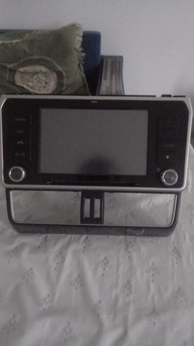 Магнитола Тойота Прадо в хорошем состоянии.