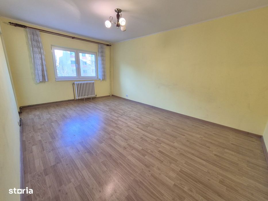 Apartament 3 camere, 2 bai, etaj 2, bloc 1984, Nicolina